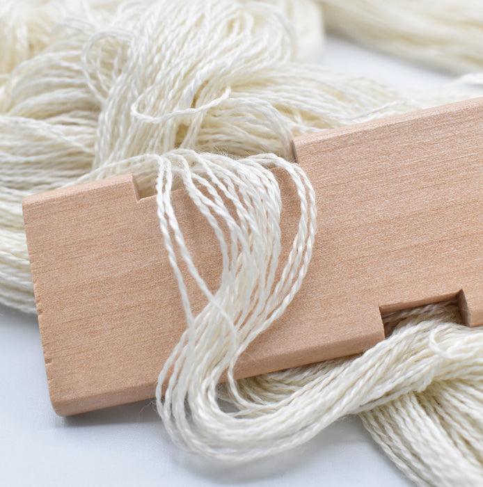 White cashmere and mulberry silk yarn