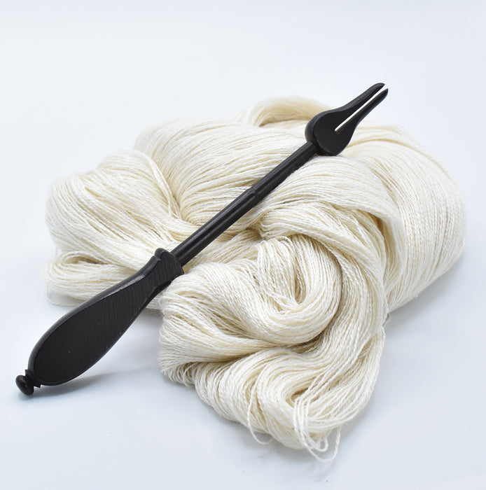 White cashmere and mulberry silk yarn